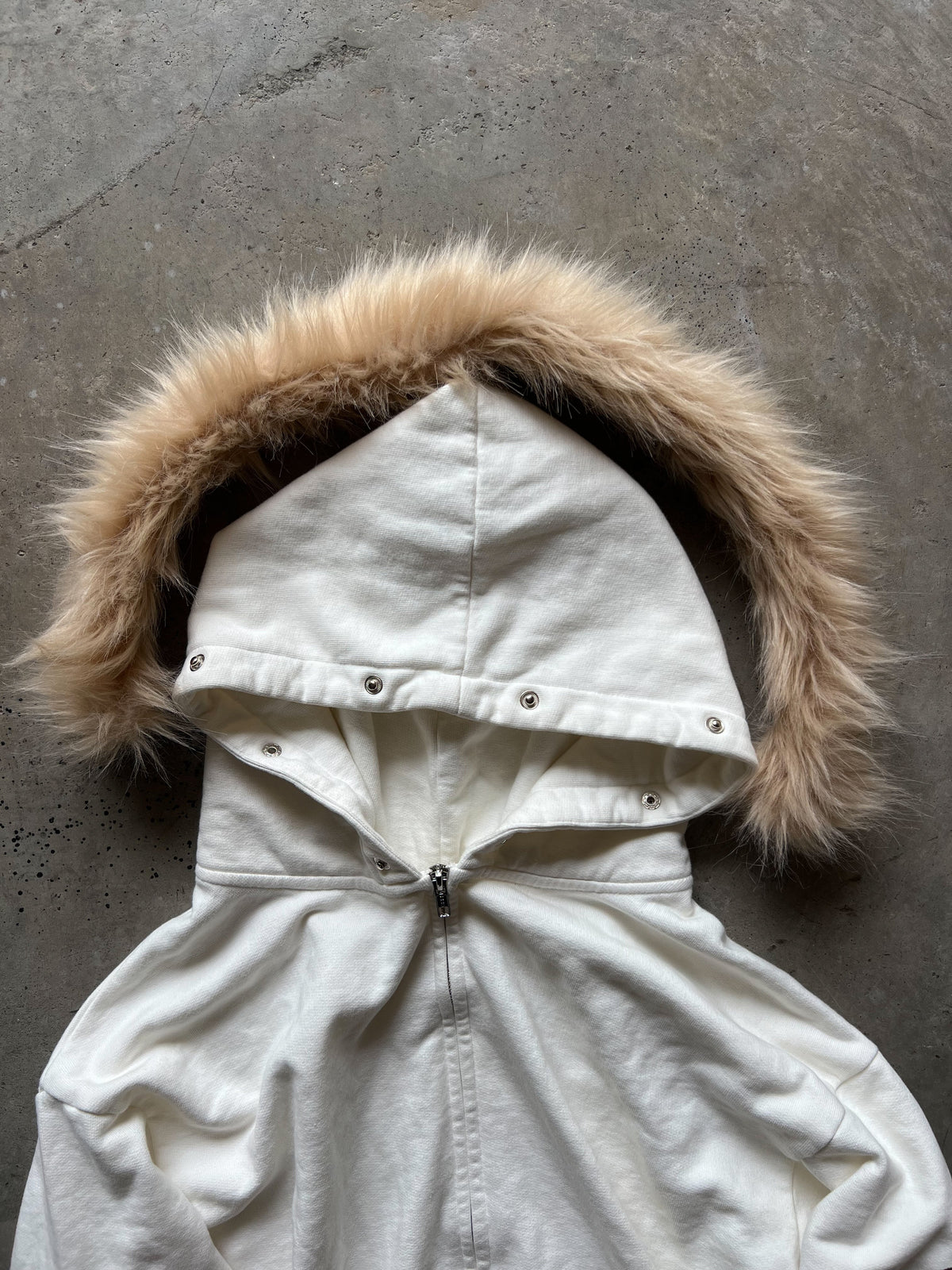 "signature II" fur hood zip up white